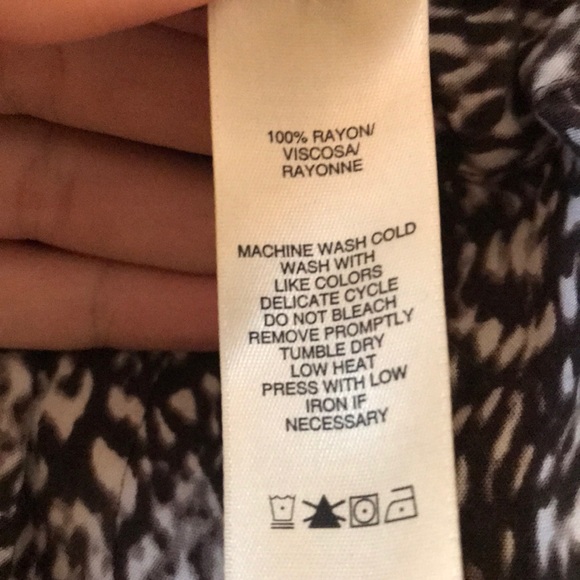 DKNY Relaxed Capri Pants - Picture 5 of 6